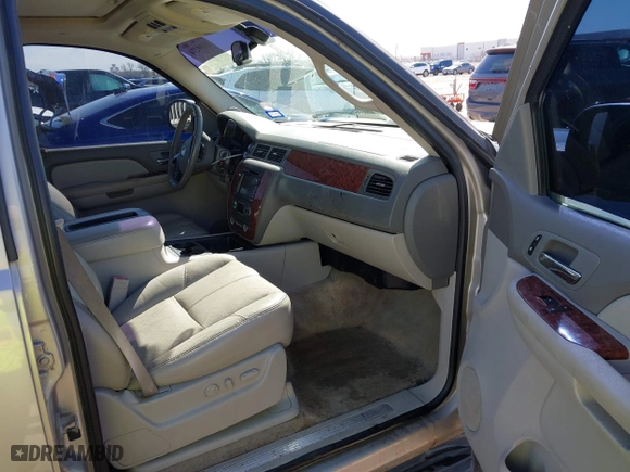 2007 Chevrolet Suburban LTZ with VIN 3GNFC16037G200947, listed as a IAAI auction lot 41699274 with 217,182 mi miles. Bid and sale history available at carsss.com. Image 5.