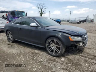 2009 Audi S5 z VIN WAURV78T99A052151, wystawiony jako Copart lot #56736815 z przebiegiem 39 933 mil mil oraz Szkody całkowita. Historia ofert i sprzedaży dostępna na DreamBid. Obrazek 4.