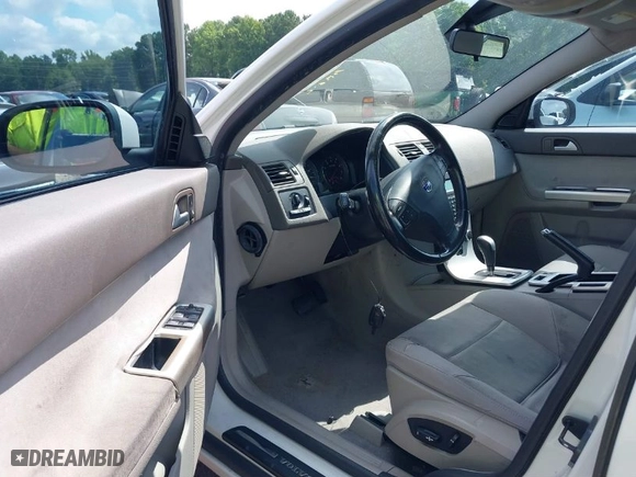 2010 Volvo V50 with VIN YV1382MW1A2553319, listed as a IAAI auction lot 39823937 with 317,330 mi miles. Bid and sale history available at carsss.com. Image 5.