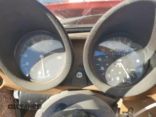 1983 Alfa Romeo Spider Veloce z VIN ZARBA5413D1017001, wystawiony jako Copart lot #68685714 z przebiegiem 71 738 mil mil oraz Szkody całkowita. Historia ofert i sprzedaży dostępna na DreamBid. Obrazek 9.