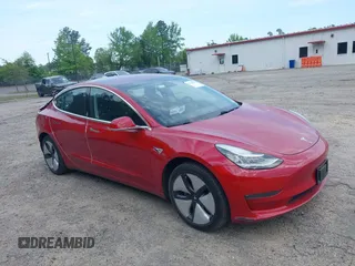 2018 Tesla Model 3 Long Range Battery z VIN 5YJ3E1EA9JF025942, wystawiony jako IAAI lot #42122703 z przebiegiem 84 453 mil mil oraz . Historia ofert i sprzedaży dostępna na DreamBid. Obrazek 1.