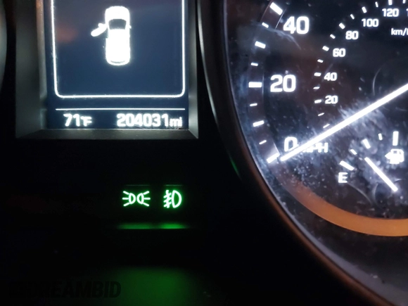 2018 Hyundai Santa Fe 2.4L with VIN 5XYZU3LB6JG514828, listed as a IAAI auction lot 42282610 with 204,030 mi miles and . Bid and sale history available at DreamBid. Image 16.