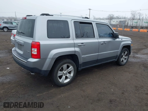 2017 Jeep Patriot High Altitude z VIN 1C4NJPFA9HD118354, wystawiony jako IAAI lot #41848700 z przebiegiem 82 624 mil mil oraz . Historia ofert i sprzedaży dostępna na DreamBid. Obrazek 4.