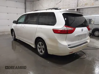 2018 Toyota Sienna LE Auto Access Seat with VIN 5TDKZ3DC4JS922290, listed as a IAAI auction lot 41615724 with 100,632 mi miles. Bid and sale history available at carsss.com. Image 3.