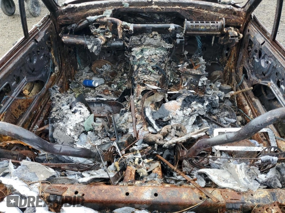 1997 BMW 3 Series Z3 2.8 z VIN 4USCJ3320VLC02817, wystawiony jako Copart lot #69536054 z przebiegiem Nie podano mil oraz Nie do naprawy • Non repairable. Historia ofert i sprzedaży dostępna na DreamBid. Obrazek 8.