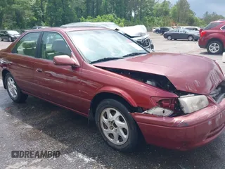 2000 Toyota Camry CE z VIN JT2BG22K3Y0521541, wystawiony jako IAAI lot #42074772 z przebiegiem 144 587 mil mil oraz . Historia ofert i sprzedaży dostępna na DreamBid. Obrazek 1.