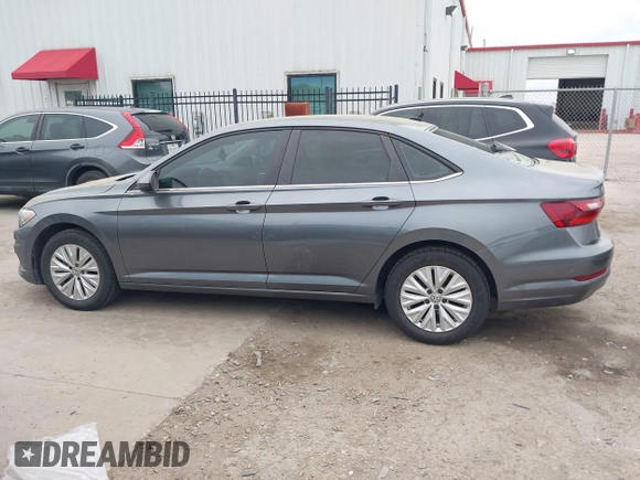 2020 Volkswagen Jetta S z VIN 3VWCB7BU7LM030563, wystawiony jako IAAI lot #42136203 z przebiegiem 52 649 mil mil oraz . Historia ofert i sprzedaży dostępna na DreamBid. Obrazek 14.