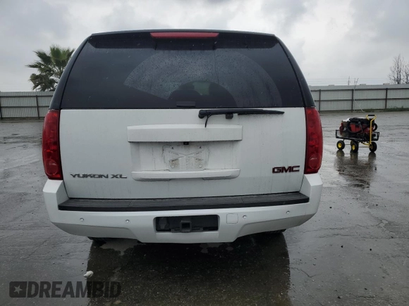 2014 GMC Yukon XL SLT with VIN 1GKS2KE73ER120841, listed as a Copart auction lot 47871265 with 152,257 mi miles and Salvage Title. Bid and sale history available at carsss.com. Image 6.