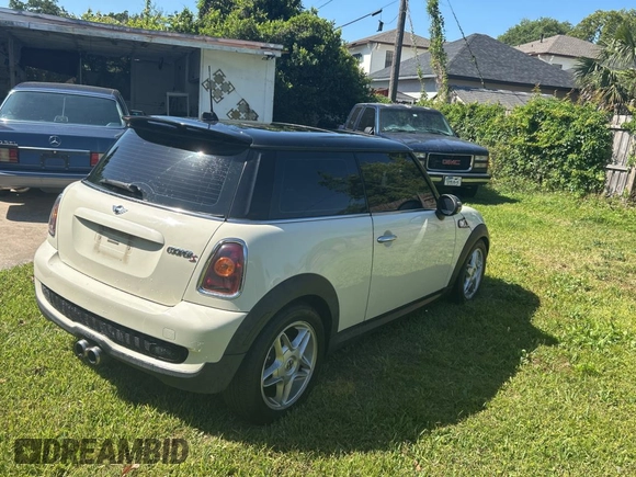 2007 MINI Hardtop S with VIN WMWMF73527TL89620, listed as a Copart auction lot 52344035 with 105,600 mi miles and Clean Title. Bid and sale history available at DreamBid. Image 4.