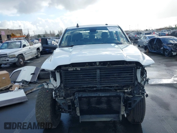2019 Ram 2500 Lone Star z VIN 3C6UR5MLXKG623625, wystawiony jako IAAI lot #41082618 z przebiegiem 81 521 mil mil oraz . Historia ofert i sprzedaży dostępna na DreamBid. Obrazek 13.