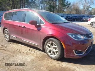 2017 Chrysler Pacifica Touring L z VIN 2C4RC1BG3HR667757, wystawiony jako IAAI lot #41740476 z przebiegiem 151 291 mil mil oraz . Historia ofert i sprzedaży dostępna na DreamBid. Obrazek 1.
