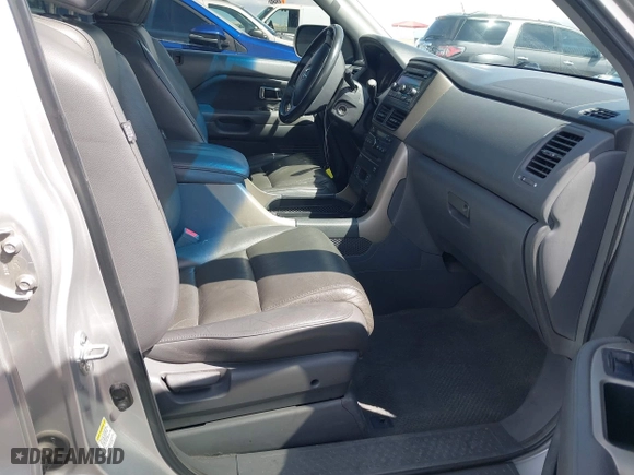 2007 Honda Pilot EX-L with VIN 5FNYF28677B005956, listed as a IAAI auction lot 41948401 with 185,599 mi miles. Bid and sale history available at carsss.com. Image 5.