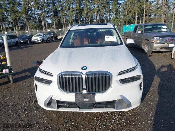 2023 BMW X7 xDrive40i with VIN 5UX23EM08P9N90606, listed as a IAAI auction lot 41692128 with 34,752 mi miles. Bid and sale history available at carsss.com. Image 13.