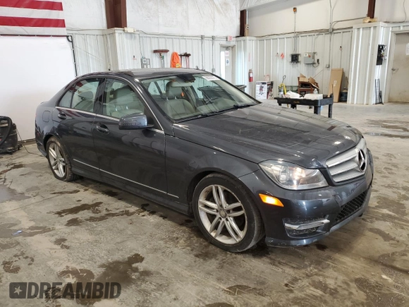 2013 Mercedes-Benz C 250 Sport z VIN WDDGF4HB7DR292456, wystawiony jako Copart lot #66205575 z przebiegiem 201 874 mil mil oraz Czysty tytuł • Clean title. Historia ofert i sprzedaży dostępna na DreamBid. Obrazek 4.