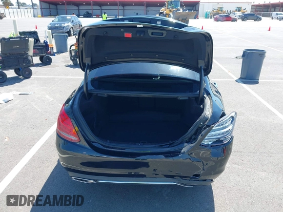 2018 Mercedes-Benz C 300 z VIN 55SWF4JB9JU250869, wystawiony jako IAAI lot #41990855 z przebiegiem 54 938 mil mil oraz . Historia ofert i sprzedaży dostępna na DreamBid. Obrazek 16.