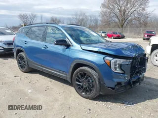 2024 GMC Terrain SLT z VIN 3GKALVEGXRL123131, wystawiony jako IAAI lot #42085726 z przebiegiem 14 941 mil mil oraz . Historia ofert i sprzedaży dostępna na DreamBid. Obrazek 1.