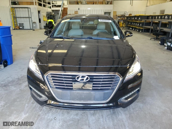 2016 Hyundai Sonata Plug-In Hybrid Limited with VIN KMHE54L21GA031558, listed as a Copart auction lot 83068454 with 134,077 mi miles and Salvage Title. Bid and sale history available at carsss.com. Image 5.