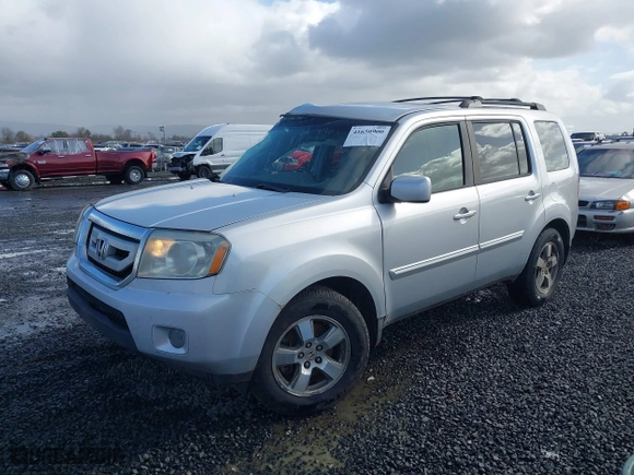 2009 Honda Pilot EX with VIN 5FNYF484X9B003423, listed as a IAAI auction lot 41650900 with 143,579 mi miles. Bid and sale history available at carsss.com. Image 17.