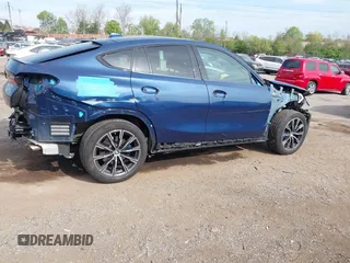 2023 BMW X6 xDrive40i z VIN 5UXCY6C07P9P85707, wystawiony jako IAAI lot #42075043 z przebiegiem 25 218 mil mil oraz . Historia ofert i sprzedaży dostępna na DreamBid. Obrazek 4.