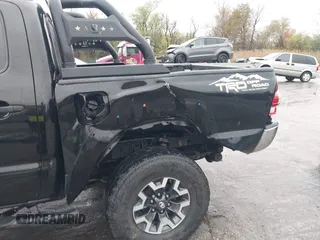 2015 Toyota Tacoma with VIN 3TMLU4ENXFM185371, listed as a IAAI auction lot 41952513 with 87,128 mi miles and . Bid and sale history available at DreamBid. Image 19.