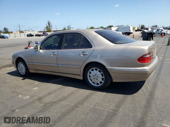 2000 Mercedes-Benz E 320 with VIN WDBJF65J4YB060708, listed as a Copart auction lot 54981615 with 71,036 mi miles and Clean Title. Bid and sale history available at DreamBid. Image 2.