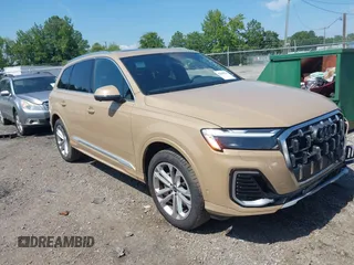 2025 Audi Q7 Premium Plus z VIN WA1LVBF79SD016296, wystawiony jako IAAI lot #42848530 z przebiegiem 14 588 mil mil oraz . Historia ofert i sprzedaży dostępna na DreamBid. Obrazek 1.