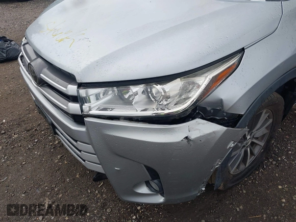 2018 Toyota Highlander SE z VIN 5TDJZRFH6JS545680, wystawiony jako IAAI lot #42548969 z przebiegiem 43 622 mil mil oraz . Historia ofert i sprzedaży dostępna na DreamBid. Obrazek 6.