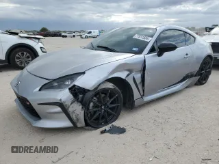 2024 Toyota GR86 Premium with VIN JF1ZNBE14R8751967, listed as a Copart auction lot 77031504 with 5,866 mi miles and Salvage Title. Bid and sale history available at carsss.com. Image 1.