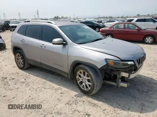 2019 Jeep Cherokee Latitude with VIN 1C4PJLCB2KD332429, listed as a Copart auction lot 58076815 with 124,958 mi miles and Salvage title. Bid and sale history available at DreamBid. Image 4.