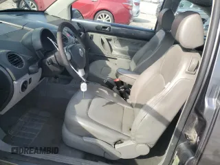 2008 Volkswagen Beetle S z VIN 3VWRW31C98M501653, wystawiony jako Copart lot #55270815 z przebiegiem 137 318 mil mil oraz Nie do naprawy • Non repairable. Historia ofert i sprzedaży dostępna na DreamBid. Obrazek 7.