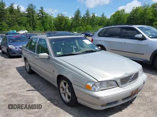 2000 Volvo S70 z VIN YV1LS56D5Y2661189, wystawiony jako IAAI lot #42362551 z przebiegiem 197 541 mil mil oraz . Historia ofert i sprzedaży dostępna na DreamBid. Obrazek 1.