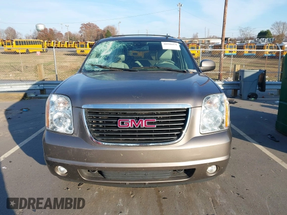 2014 GMC Yukon XL SLT with VIN 1GKS1KE06ER127515, listed as a IAAI auction lot 40990479 with 236,725 mi miles. Bid and sale history available at carsss.com. Image 12.