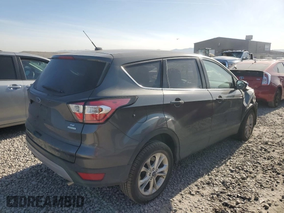 2017 Ford Escape SE z VIN 1FMCU0GD3HUF08778, wystawiony jako Copart lot #58224765 z przebiegiem 67 211 mil mil oraz Szkoda całkowita • Salvage title. Historia ofert i sprzedaży dostępna na DreamBid. Obrazek 3.
