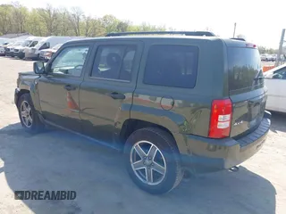 2008 Jeep Patriot Sport with VIN 1J8FF28W98D785130, listed as a IAAI auction lot 42069574 with 180,092 mi miles. Bid and sale history available at carsss.com. Image 3.