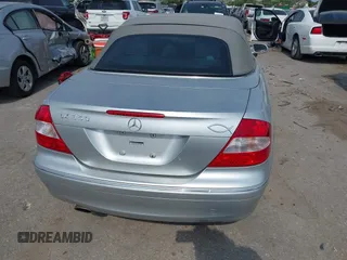 2007 Mercedes-Benz CLK 350 z VIN WDBTK56F57T080161, wystawiony jako IAAI lot #42291070 z przebiegiem 64 689 mil mil oraz . Historia ofert i sprzedaży dostępna na DreamBid. Obrazek 17.