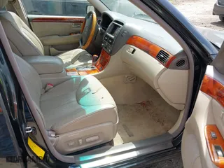 2003 Lexus LS 430 with VIN JTHBN30F430105725, listed as a IAAI auction lot 41960436 with 277,423 mi miles. Bid and sale history available at carsss.com. Image 5.