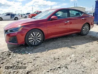 2023 Nissan Altima SV z VIN 1N4BL4DV0PN390906, wystawiony jako Copart lot #55938385 z przebiegiem 42 401 mil mil oraz Szkoda całkowita • Salvage title. Historia ofert i sprzedaży dostępna na DreamBid. Obrazek 1.