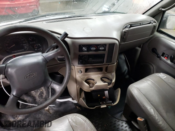 2003 Chevrolet Astro Cargo with VIN 1GCDM19X53B103984, listed as a Copart auction lot 46184145 with 214,147 mi miles and Salvage Title. Bid and sale history available at carsss.com. Image 8.