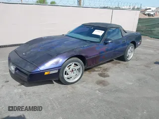 1988 Chevrolet Corvette z VIN 1G1YY3187J5105925, wystawiony jako IAAI lot #42358878 z przebiegiem 204 801 mil mil oraz . Historia ofert i sprzedaży dostępna na DreamBid. Obrazek 2.