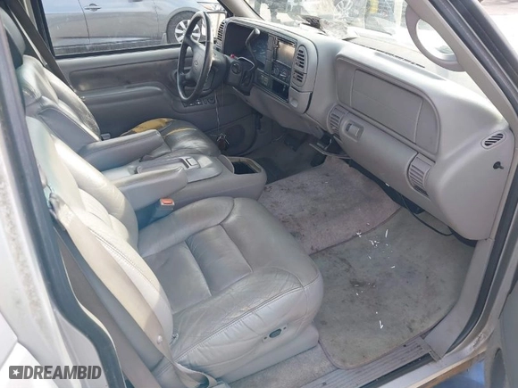 1997 Chevrolet Suburban with VIN 1GNFK16R2VJ365448, listed as a IAAI auction lot 41689906 with 228,151 mi miles. Bid and sale history available at carsss.com. Image 5.