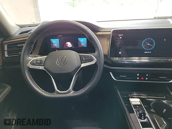 2024 Volkswagen Atlas SE with VIN 1V2HR2CA7RC575005, listed as a IAAI auction lot 42731226 with 14,322 mi miles and . Bid and sale history available at DreamBid. Image 7.