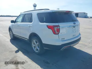 2017 Ford Explorer XLT z VIN 1FM5K8D80HGC80158, wystawiony jako IAAI lot #42223158 z przebiegiem 168 503 mil mil oraz . Historia ofert i sprzedaży dostępna na DreamBid. Obrazek 3.
