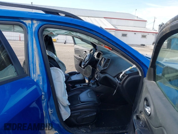 2022 Jeep Cherokee Trailhawk z VIN 1C4PJMBX1ND539319, wystawiony jako IAAI lot #41811178 z przebiegiem 49 922 mil mil oraz . Historia ofert i sprzedaży dostępna na DreamBid. Obrazek 5.