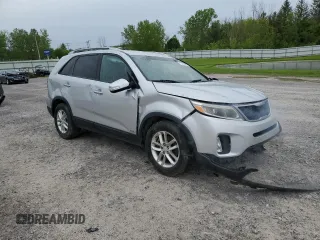2014 Kia Sorento LX z VIN 5XYKTCA65EG488917, wystawiony jako Copart lot #57613445 z przebiegiem 180 621 mil mil oraz Szkoda całkowita • Salvage title. Historia ofert i sprzedaży dostępna na DreamBid. Obrazek 4.