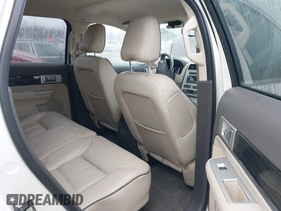 2008 Lincoln MKX with VIN 2LMDU68C28BJ17144, listed as a IAAI auction lot 41532813 with 118,135 mi miles. Bid and sale history available at carsss.com. Image 8.