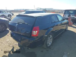 2005 Dodge Magnum SE with VIN 2D4FV48V55H661046, listed as a IAAI auction lot 41644364 with 125,400 mi miles and . Bid and sale history available at carsss.com. Image 4.