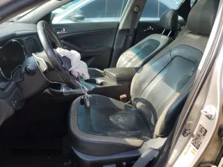 2011 Kia Optima SX z VIN KNAGR4A65B5161039, wystawiony jako Copart lot #57889545 z przebiegiem Nie podano mil oraz Szkoda całkowita • Salvage title. Historia ofert i sprzedaży dostępna na DreamBid. Obrazek 7.