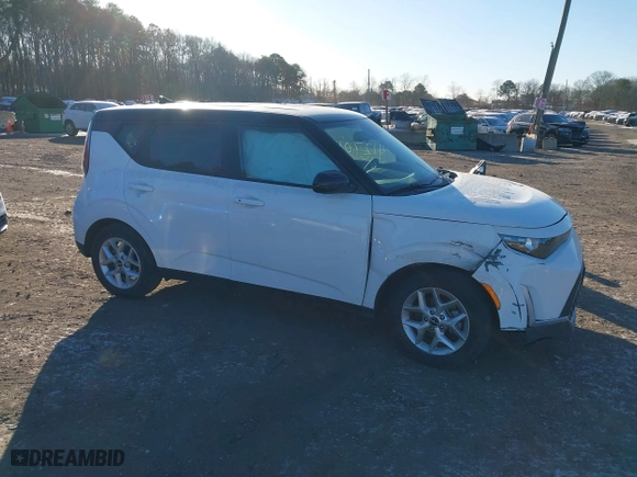 2024 Kia Soul LX with VIN KNDJ23AU4R7229481, listed as a IAAI auction lot 41270129 with 6,141 mi miles. Bid and sale history available at carsss.com. Image 13.