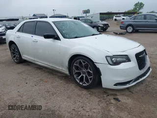 2018 Chrysler 300 Touring L z VIN 2C3CCAAG5JH320468, wystawiony jako IAAI lot #42129913 z przebiegiem 188 134 mil mil oraz . Historia ofert i sprzedaży dostępna na DreamBid. Obrazek 1.