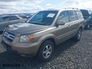2008 Honda Pilot VP with VIN 5FNYF18228B005047, listed as a IAAI auction lot 41884691 with 260,166 mi miles. Bid and sale history available at carsss.com. Image 2.